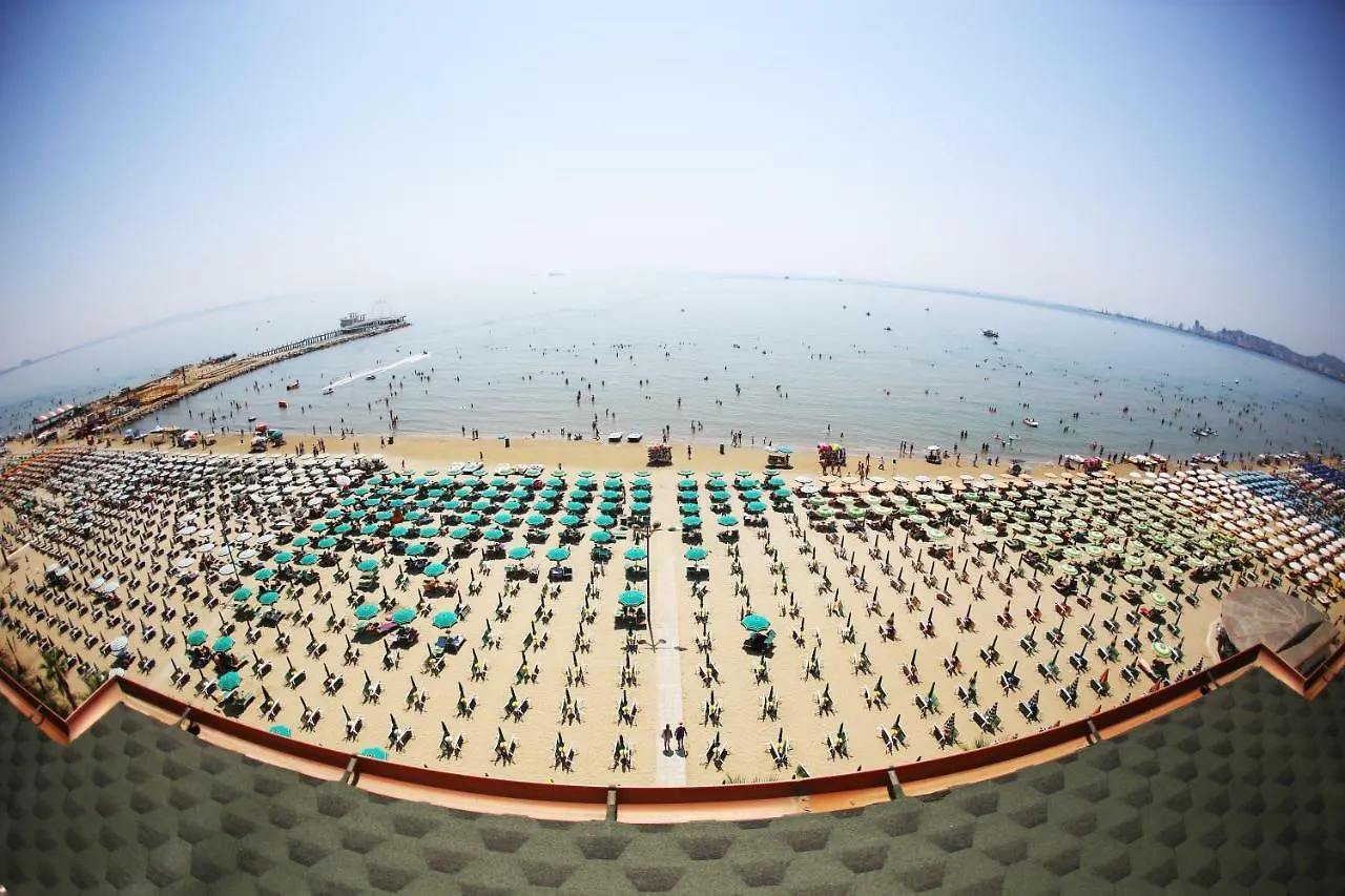 Perandor Beach Durres 4*,